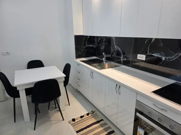 Tirane, jepet me qera apartament 1+1 Kati 1, 65 m² 420 € (KOPSHTI BOTANIK)