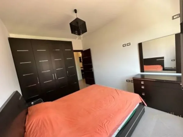 Tirane, jepet me qera apartament 2+1 Kati 2, 90 m² 550 € 