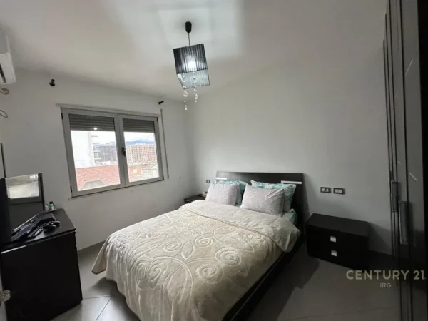 Tirane, jepet me qera apartament 2+1 Kati 2, 90 m² 550 € 
