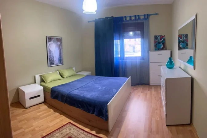 Tirane, jepet me qera apartament 2+1 Kati 4, 85 m² 600 € 