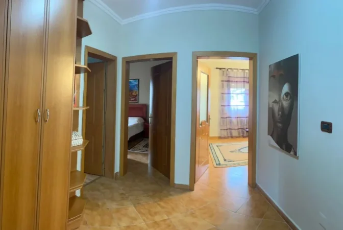 Tirane, jepet me qera apartament 2+1 Kati 4, 85 m² 600 € 