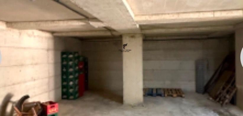 Tirane, jepet me qera magazine Kati 0, 200 m² 500 € (KOMBINAT)