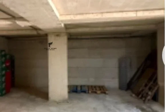 Tirane, jepet me qera magazine Kati 0, 200 m² 500 € (KOMBINAT)