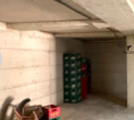 Tirane, jepet me qera magazine Kati 0, 200 m² 500 € (KOMBINAT)