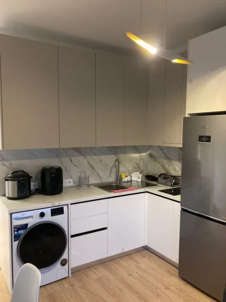 Tirane, jepet me qera apartament 1+1+Ballkon kat 9, me 449€/muaj, Birra Tirana (Rruga Bedri Karapici)