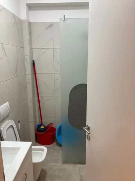 Tirane, jepet me qera apartament 1+1+Ballkon kat 9, me 449€/muaj, Birra Tirana (Rruga Bedri Karapici)