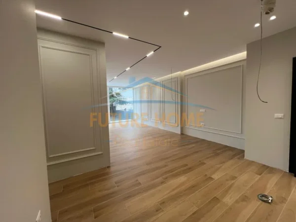 Tirane, shitet apartament 2+1+2+Garderobe Kati 1, 188 m² 360.000 € (KOMUNA E PARISIT)