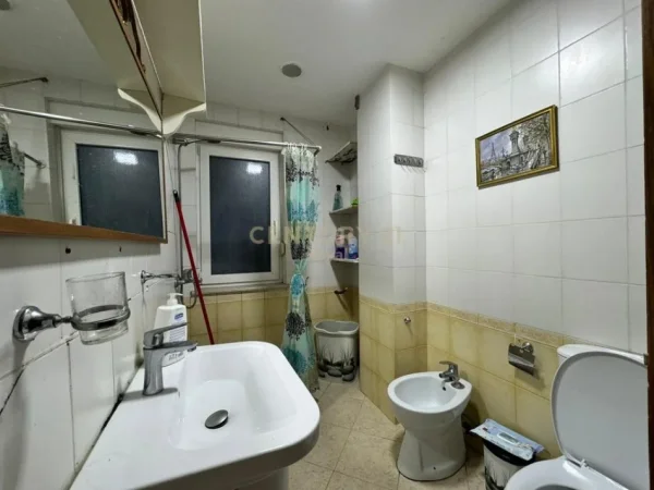 Tirane, jepet me qera apartament 2+1 Kati 1, 78 m² 450 € 