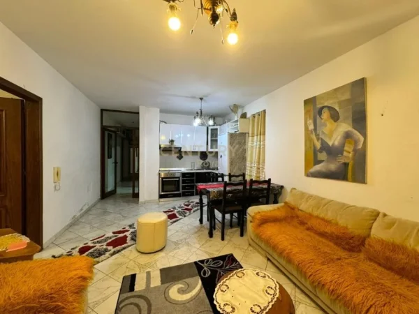 Tirane, jepet me qera apartament 2+1 Kati 1, 78 m² 450 € 