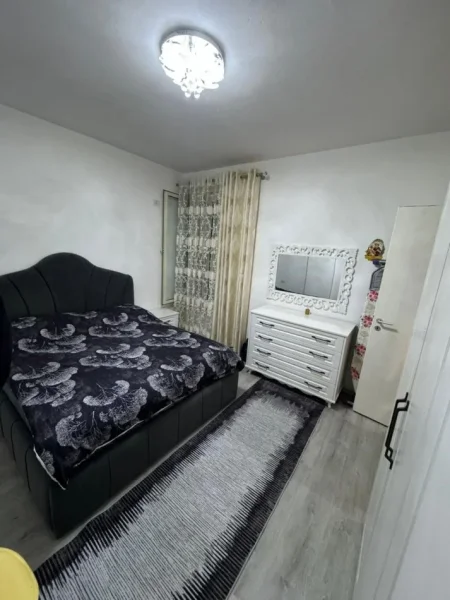 Durres, jepet me qera apartament 1+1+Ballkon Kati 6, 70 m² 400 € (Siper Conad, Rr. e Portit)