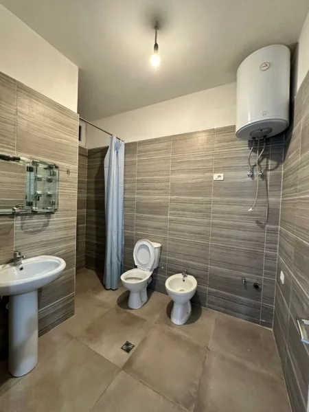 Tirane, jepet me qera apartament 2+1 Kati 7, 100 m² 400 € (Rruga 5 Maji)