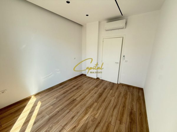 Tirane, jepet me qera zyre Kati 7, 110 m² 900 € (KOMUNA E PARISIT)