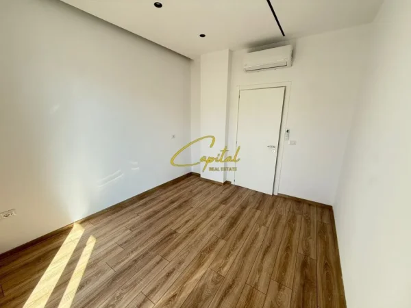 Tirane, jepet me qera apartament 2+1 Kati 7, 110 m² 900 € (KOMUNA E PARISIT)