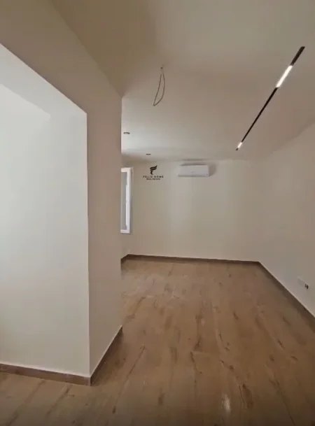 Tirane, jepet me qera zyre Kati 1, 50 m² 500 € (RRUGA BARDHYL)