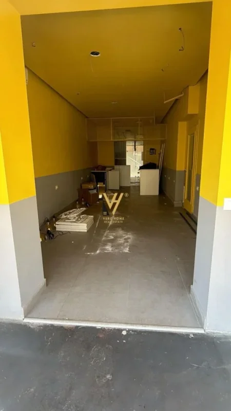 Tirane, jepet me qera dyqan Kati 0, 75 m² 2.100 € (21 DHJETORI)