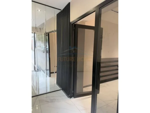 Tirane, jepet me qera ambjent biznesi Kati 0, 85 m² 1.150 € (rruga e kosovareve)