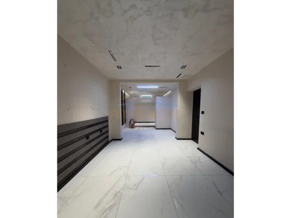 Tirane, jepet me qera ambjent biznesi Kati 0, 85 m² 1.150 € (rruga e kosovareve)
