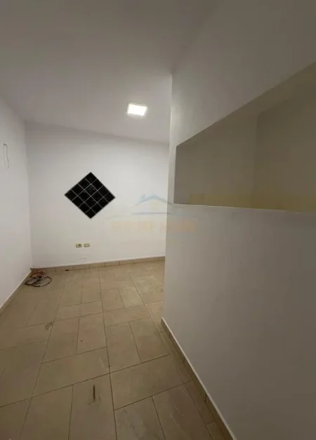 Tirane, shitet apartament 2+1 Kati 3, 104 m² 299.000 € (Rruga e Kavajës)