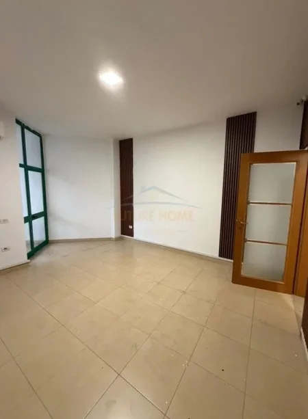Tirane, shitet apartament 2+1 Kati 3, 104 m² 299.000 € (Rruga e Kavajës)