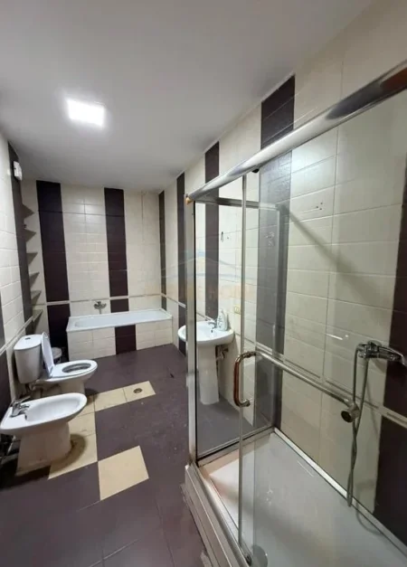 Tirane, shitet apartament 2+1 Kati 3, 104 m² 299.000 € (Rruga e Kavajës)
