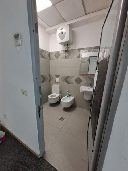 AMBIENT PER ZYRA ME QIRA   200 m²  1.700 € (ISH EKSPOZITA)