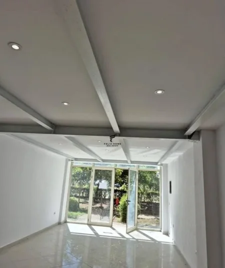 Tirane, jepet me qera dyqan Kati 0, 50 m² 500 € (BULEVARDI I RI)