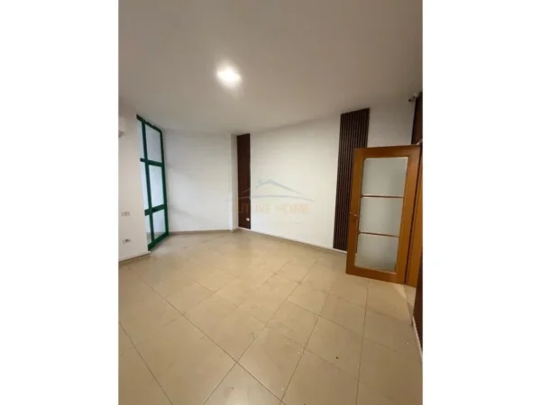 Tirane, shitet apartament 2+1 Kati 3, 104 m² 299.000 € (RRUGA E KAVAJES)