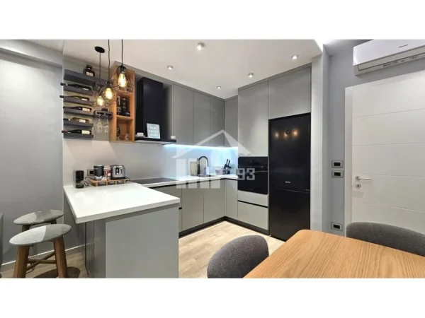 Tirane, shitet apartament 2+1 Kati 8, 99 m² 210.000 € (NË RRUGËN “5 MAJI”)