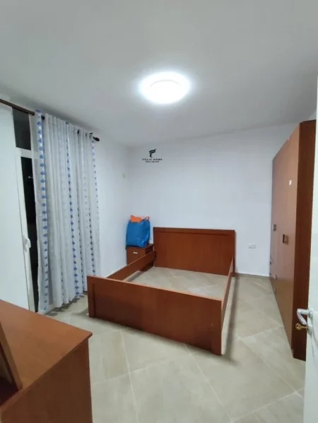 Tirane, jepet me qera apartament 2+1 Kati 4, 96 m² 450 € (YZBERISHT)
