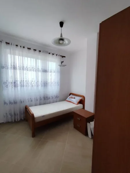 Tirane, jepet me qera apartament 2+1 Kati 4, 96 m² 450 € (YZBERISHT)