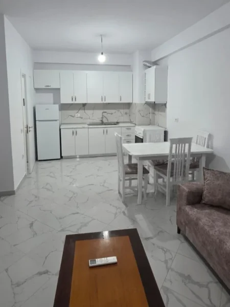 Tirane, jepet me qera 1+1+Ballkon , (Astir)