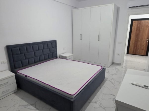 Tirane, jepet me qera 1+1+Ballkon , (Astir)