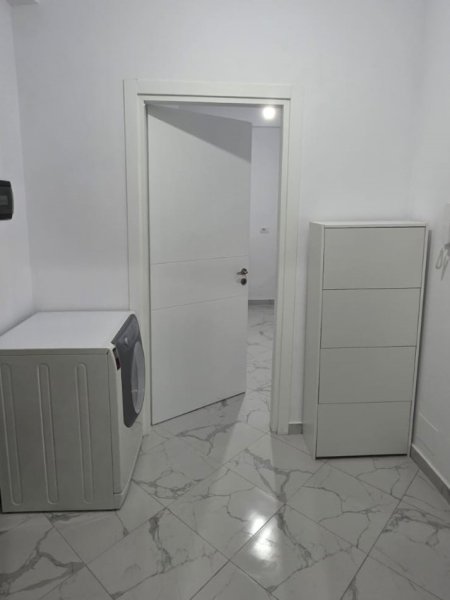 Tirane, jepet me qera 1+1+Ballkon , (Astir)