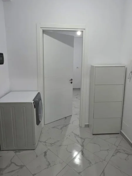 Tirane, jepet me qera 1+1+Ballkon , (Astir)