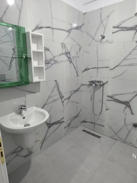 Tirane, jepet me qera 1+1+Ballkon , (Astir)