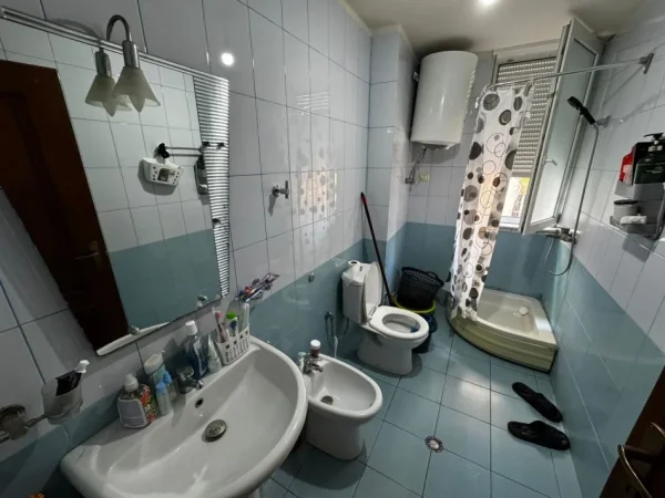 Tirane, shitet apartament 1+1+Ballkon Kati 2, 73 m² 142.000 € (Rruga Rrapo Hekali)