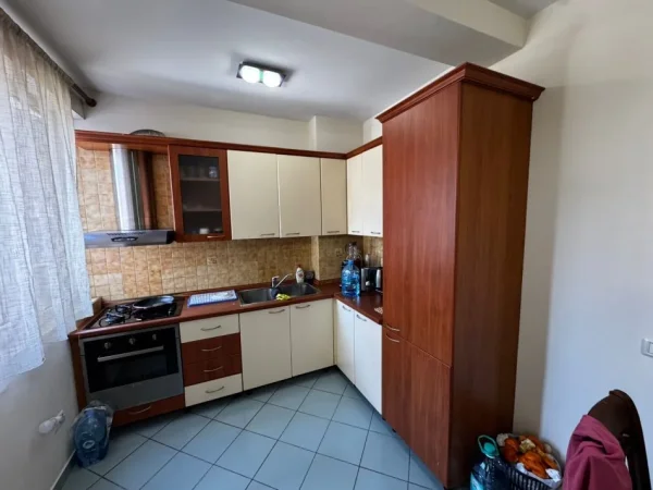 Tirane, shitet apartament 1+1+Ballkon Kati 2, 73 m² 142.000 € (Rruga Rrapo Hekali)