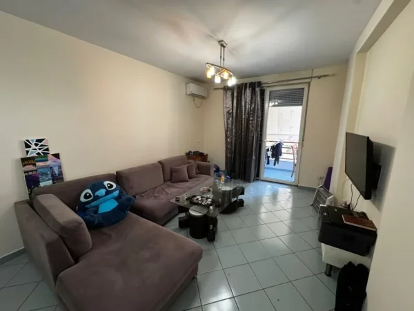 Tirane, shitet apartament 1+1+Ballkon Kati 2, 73 m² 142.000 € (Rruga Rrapo Hekali)