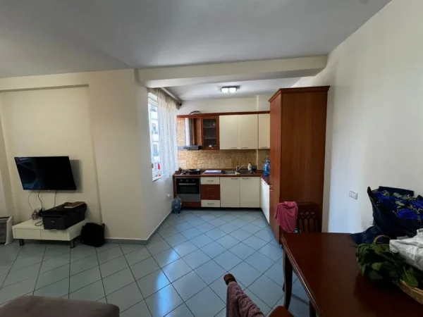 Tirane, shitet apartament 1+1+Ballkon Kati 2, 73 m² 142.000 € (Rruga Rrapo Hekali)