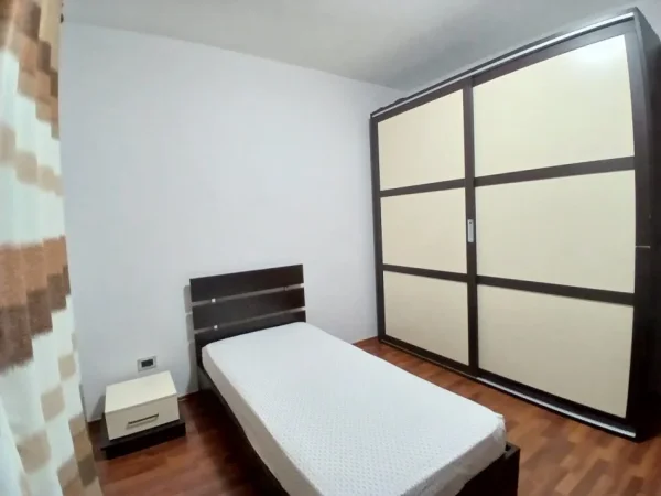 Tirane, jepet me qera apartament 2+1 Kati 10, 80 m² 600 € 