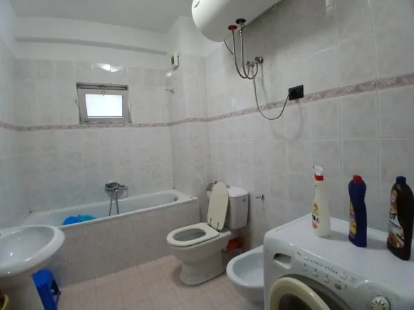 Tirane, jepet me qera apartament 2+1 Kati 10, 80 m² 600 € 