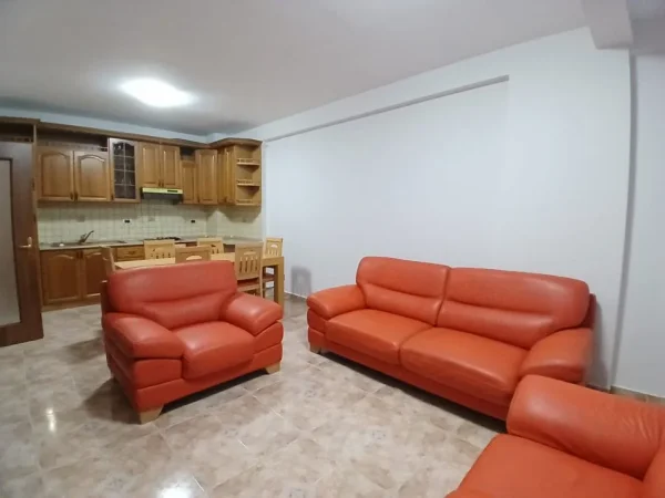 Tirane, jepet me qera apartament 2+1 Kati 10, 80 m² 600 € 