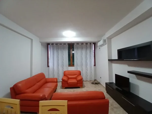 Tirane, jepet me qera apartament 2+1 Kati 10, 80 m² 600 € 