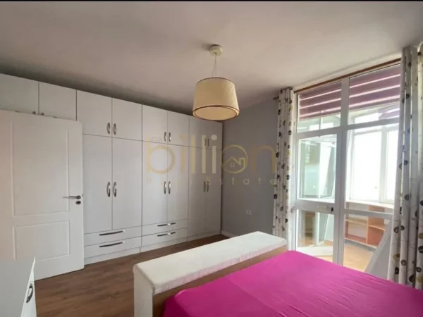 Tirane, jepet me qera , 125 m² 1.050 € (Ish Ekspozita)