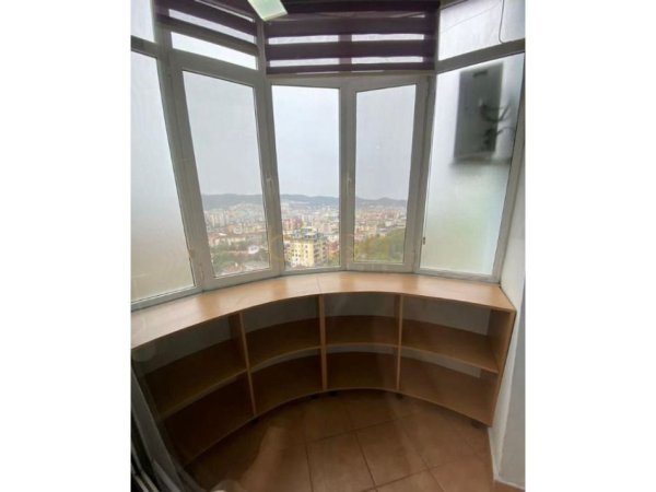 Tirane, jepet me qera , 125 m² 1.050 € (Ish Ekspozita)