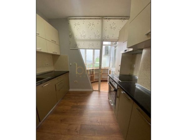 Tirane, jepet me qera , 125 m² 1.050 € (Ish Ekspozita)