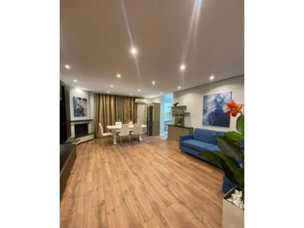 Tirane, jepet me qera , 125 m² 1.050 € (Ish Ekspozita)