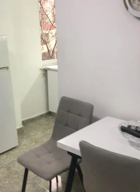 Tirane, jepet me qera apartament 2+1+Ballkon Kati 4, 80 m² 550 €