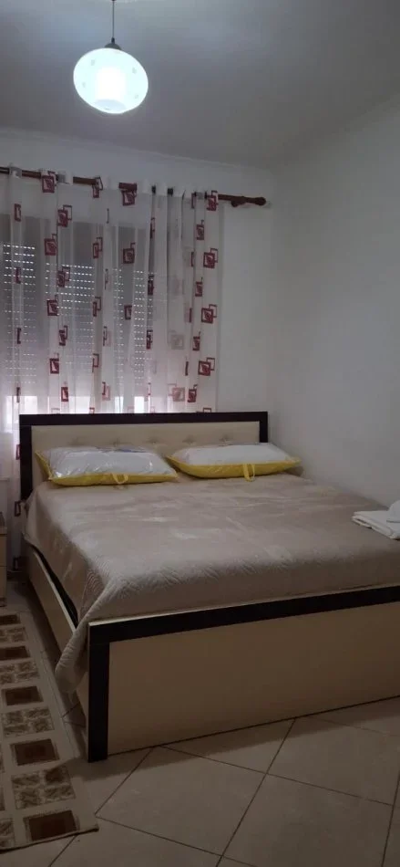 Tirane, jepet me qera apartament 2+1+Ballkon Kati 3, 100 m² 650 € (Rruga kuvajtit pran xibrajut)