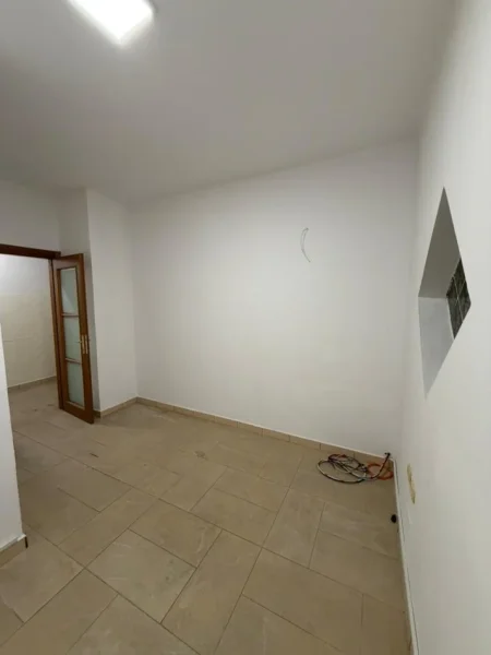Tirane, shitet apartament 2+1 Kati 3, 120 m² 299.000 € (Rruga e Kavajes)